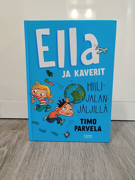 Timo Parvela Ella ja kaverit Hiilijalanjäljillä kirja