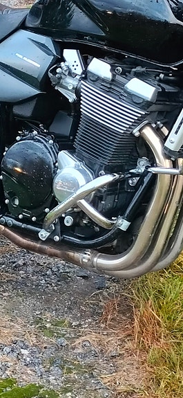 Suzuki GSX 1400 moottorin suojaraudat