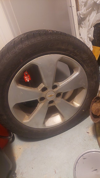 Radial GT nastarenkaat sekä alumiinivanteet 17"