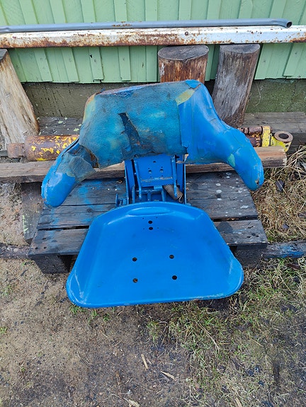Ford 4000 istuin