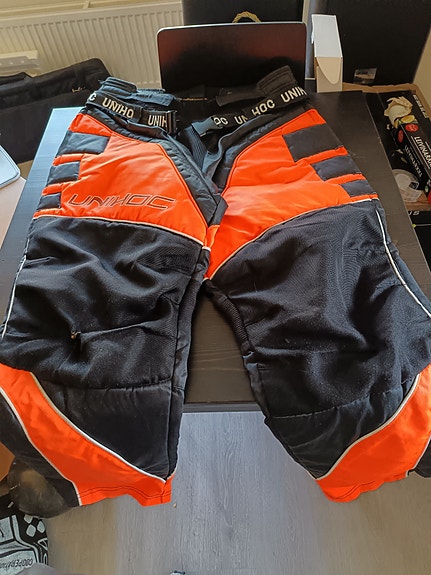 L koon Unihoc Maalivahdin housut.