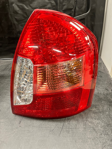 Takavalo Hyundai Accent oikea