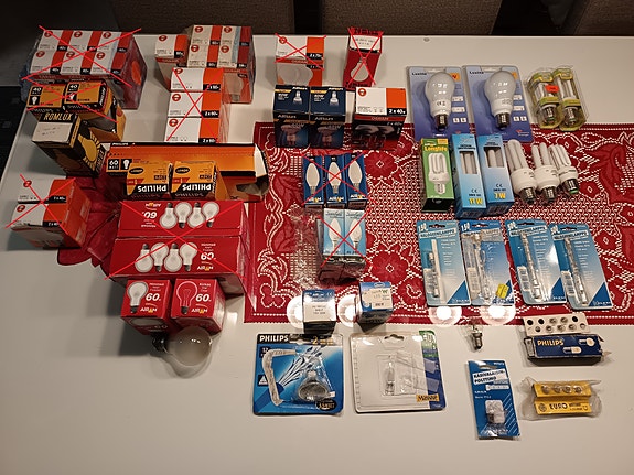 Hehkulamppuja, energiansäästölamppuja yms