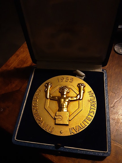 Suomen Messut 1955 mitali kotelossa