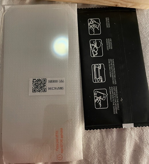 iPhone 12/13 pro näytönsuoja+ tarvikkeet
