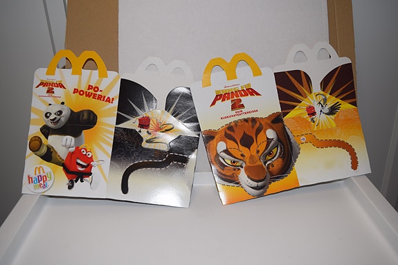 Mcdonald's happy meal laatikko kung-fu panda 2