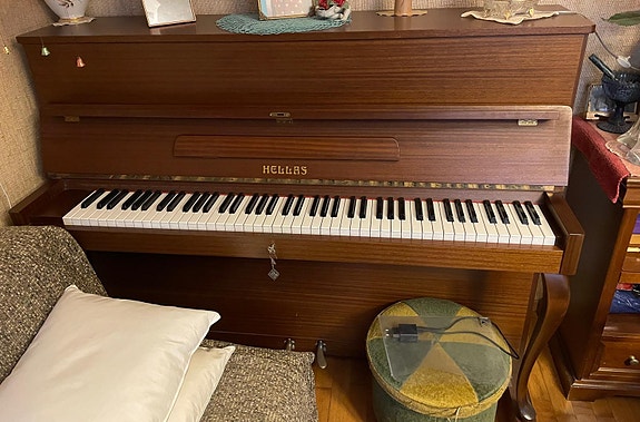Annetaan Hellas piano