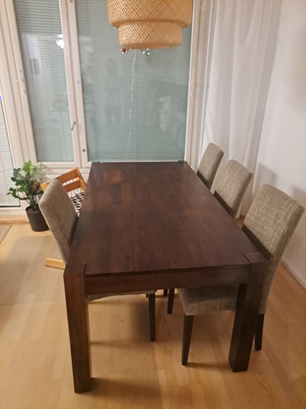 Iso täyspuinen ruokapöytä