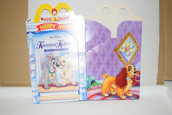 Mcdonalds's Happy meal laatikko kaunotar ja kulkuri 2