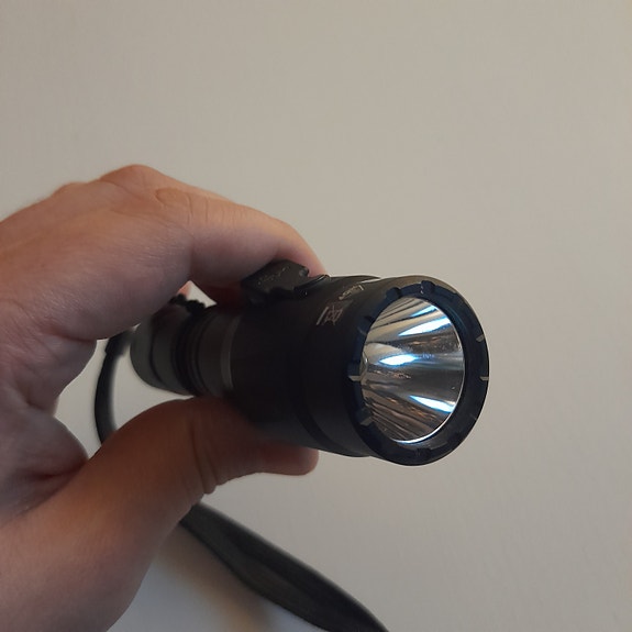 Ledwise Pro ladattava käsivalaisin