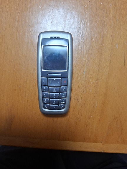 Nokia 2600 puhelin