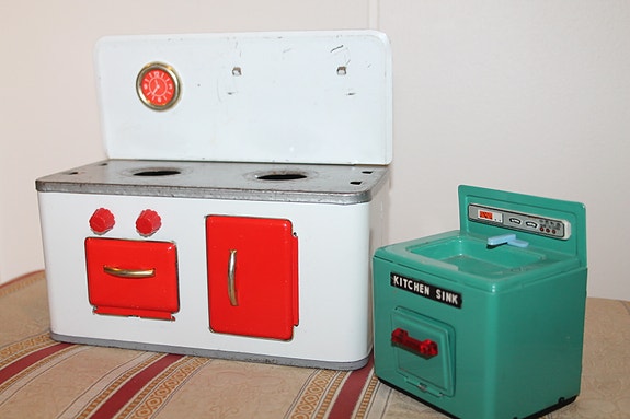 1960-luku 20cm vintage lasten vanha peltinen hella + allas nukkekoti nuken uuni