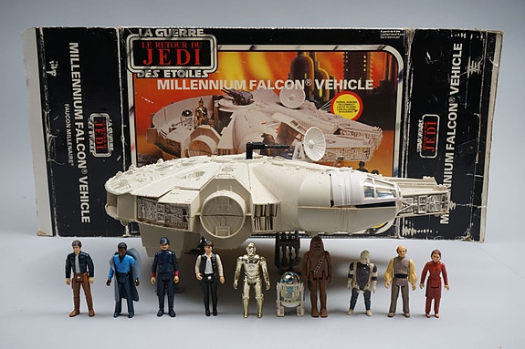 Millenium Falcon ja 10kpl Star Wars hahmoja
