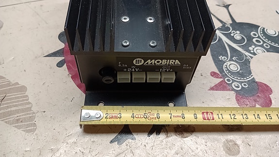 Jännitteen alennin 24v -> 12v