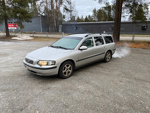 Volvo V70 D5 automaatti osina