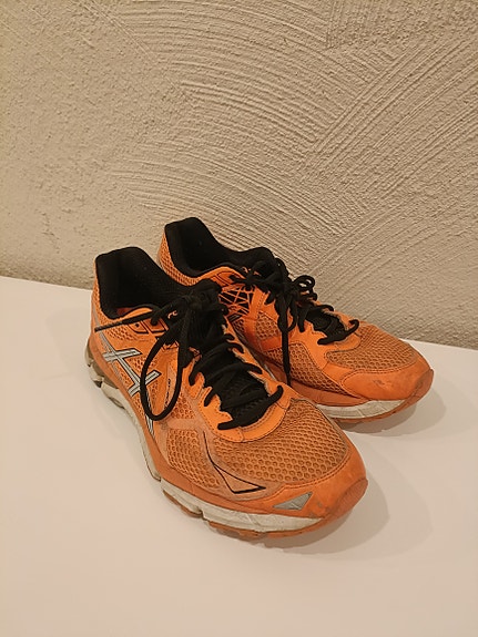 Asics juoksukengät