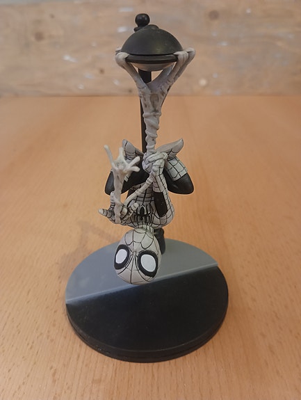 Spider-man black and white figuuri, Qfig