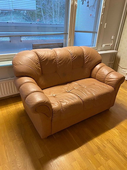 Myydään nahkasohvat 2+3
