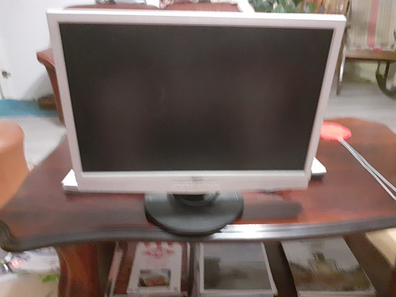 Fujitsu Siemens näyttö 19"