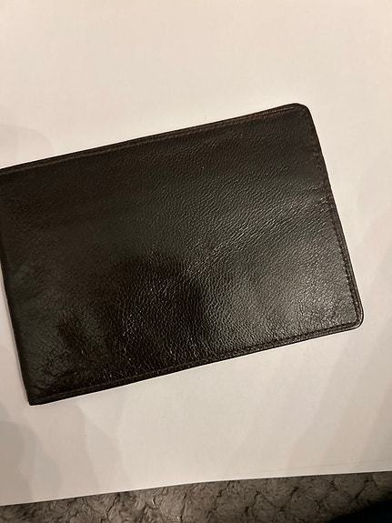 Yksinkertainen nahkalompakko
