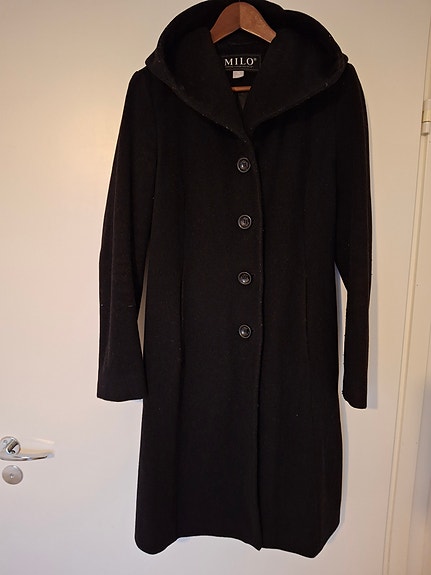 Vuorellinen hupullinen talvitakki