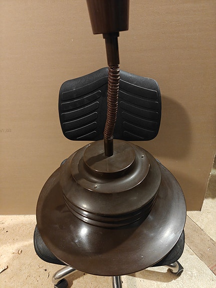 Lampukas hissivalaisin
