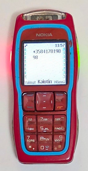 3220 punainen, LED -valot, testattu ja toimiva.