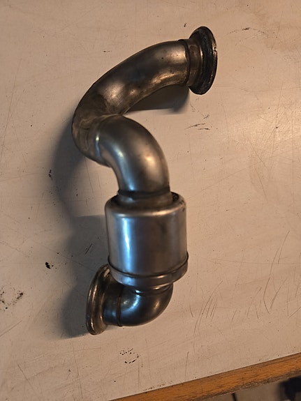 Bmw egr ja egr lauhduttimen väli putki