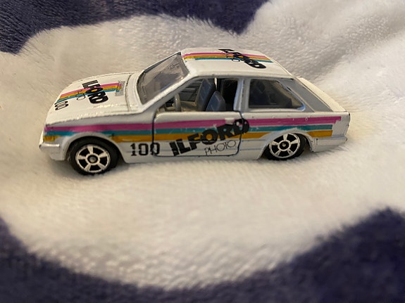 Vanha Corgi Ford Escort pikkuauto harvinaisuus