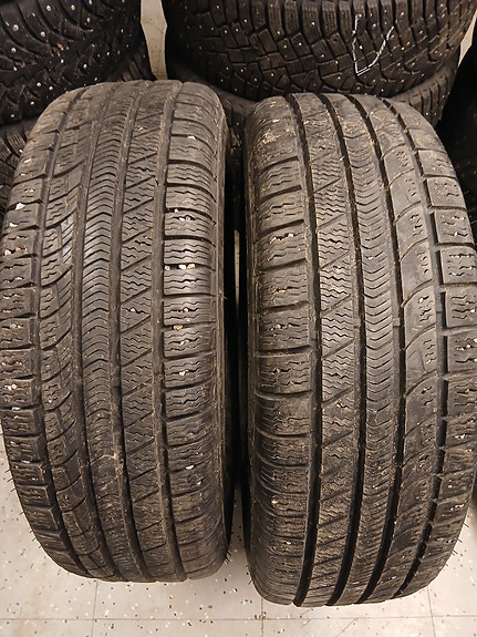 215/65R16 102H Marangoni kitkarenkaat 2 kpl