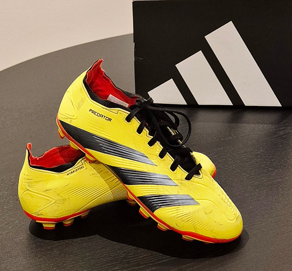 Adidas Predator League AG jalkapallokengät (38)