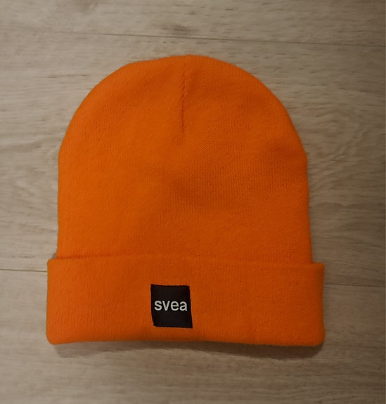 Oranssi Svea pipo.