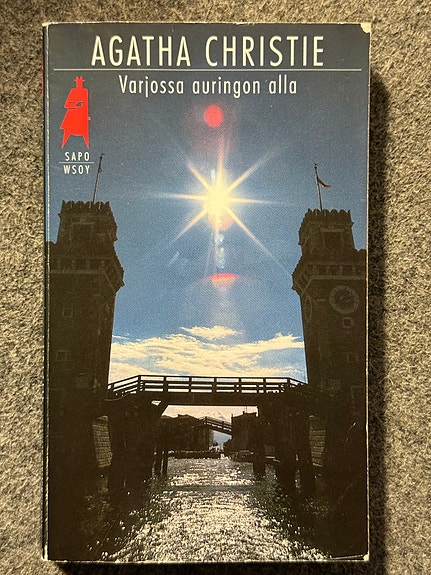 Varjossa auringon alla - Agatha Christie kirja