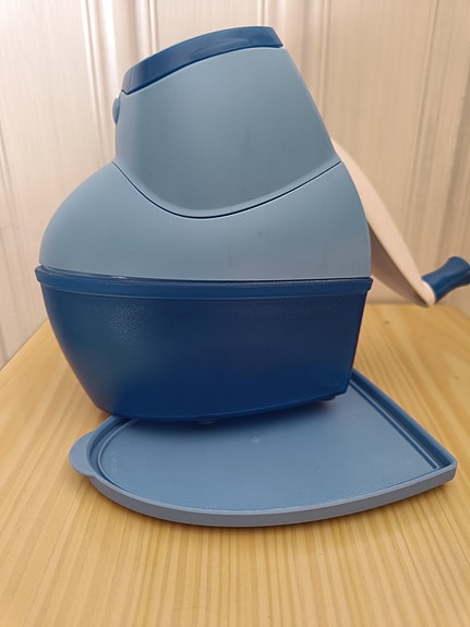 Tupperware raastin