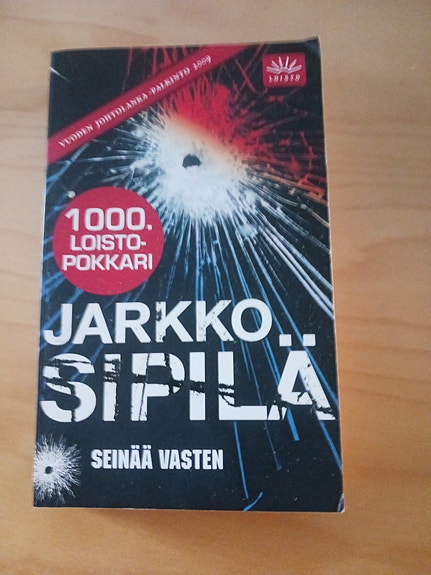 JARKKO SIPILÄ Seinää vasten