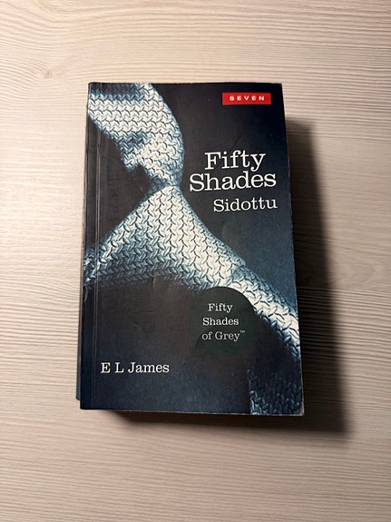E L James Fifty Shades Sidottu kirja