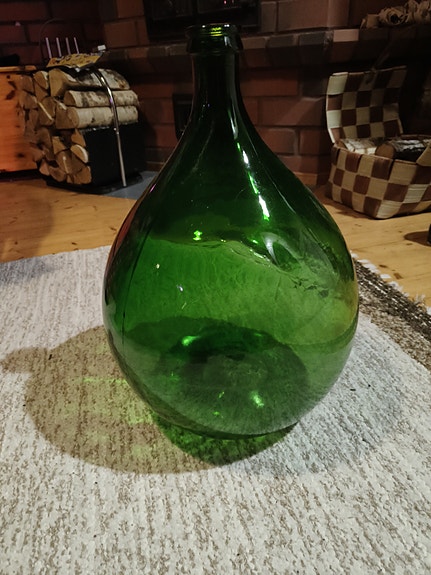 Vihreä lasipullo