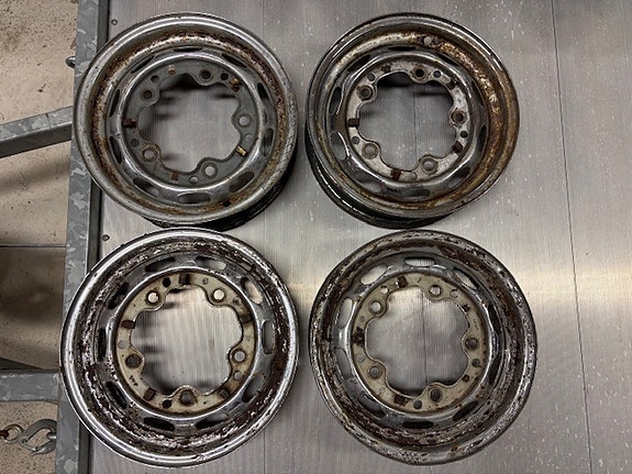 Porsche 356 aidot saksalaiset 4,5x15, 5x205 jaolla olevat vanteet