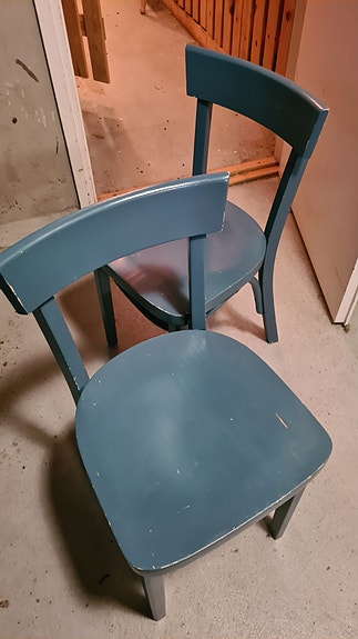 Pöytä+ 2 tuolia