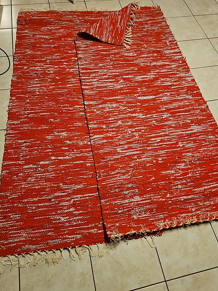 Punainen räsymatto 2 kappaletta
