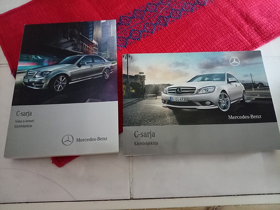 Mercedes benz c-mallin käyttöohjekirjat