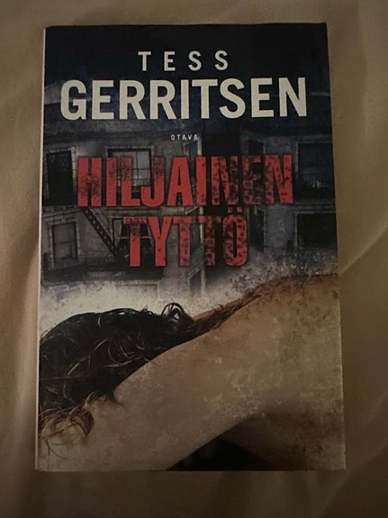 Tess Gerritsen Hiljainen tyttö kirja
