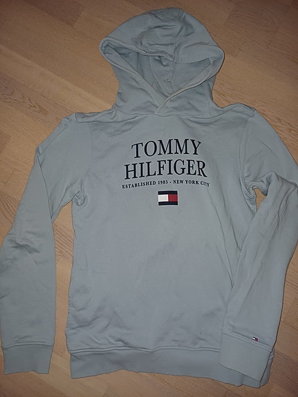 Tommy Hilfiger college, koko M