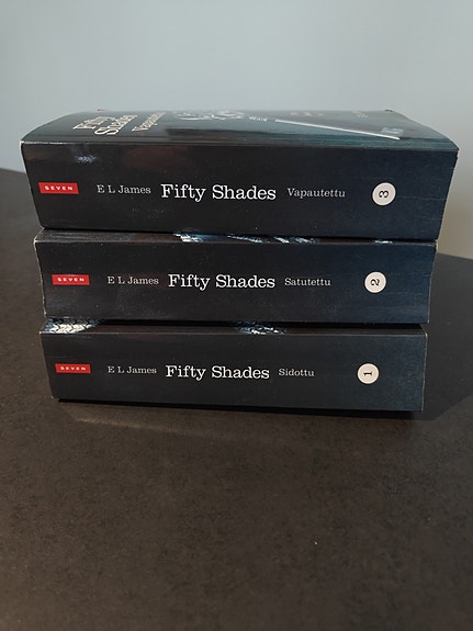 E L James Fifty Shades Kirjasarja