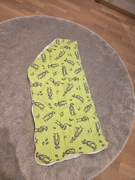 Äitiyspakkauksen makuupussi