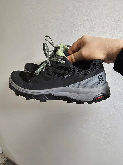 Salomon Outline goretex vedenpitävät lenkkarit koko 38