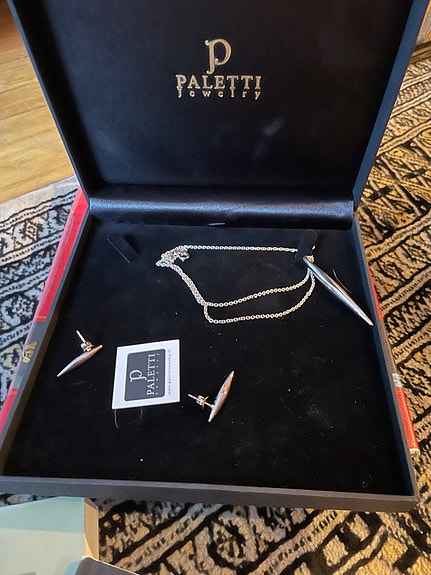 Paletti korut, korvakorut ja kaulariipus