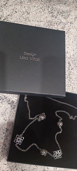 Lisa Vitali leppäkerttu/pitsi kaulaketju