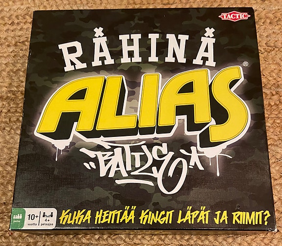 Erittäin siisti Rähinä Alias -peli, kaikki osat tallessa