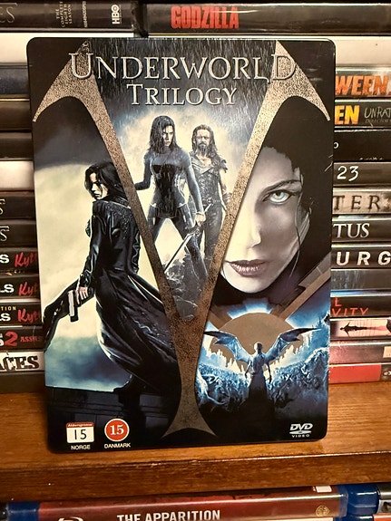 Underworld Trilogia metallikansilla